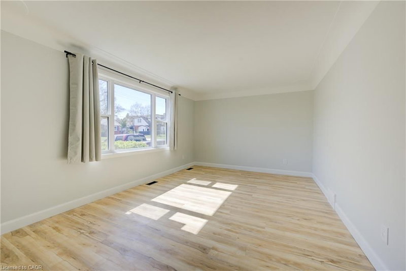 Main - 320 Highland Road E