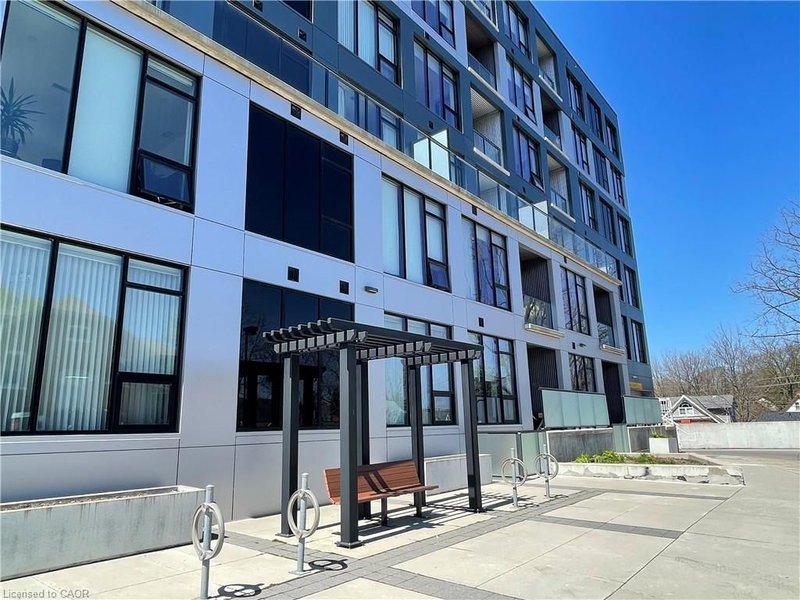 690 King Street photo 2