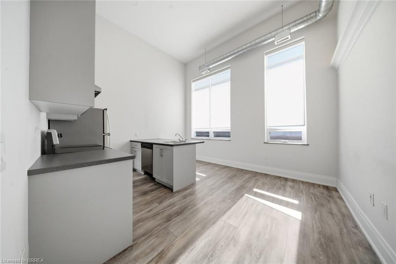 303 - 11 Queen Street