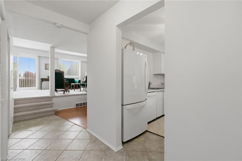 122 Lakeshore Road photo 4