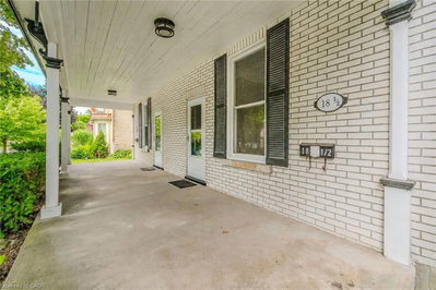 1/2 - 18 Oak Street