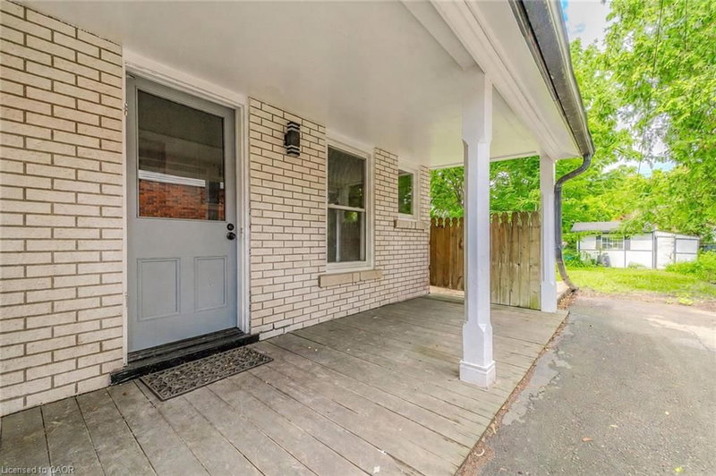 1/2 - 18 Oak Street