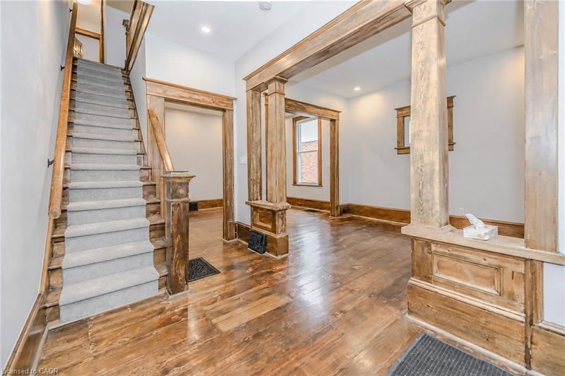 1/2 - 18 Oak Street