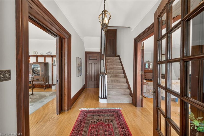 29 Lorne Crescent photo 4