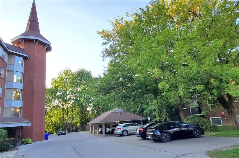 306 - 384 Erb Street W