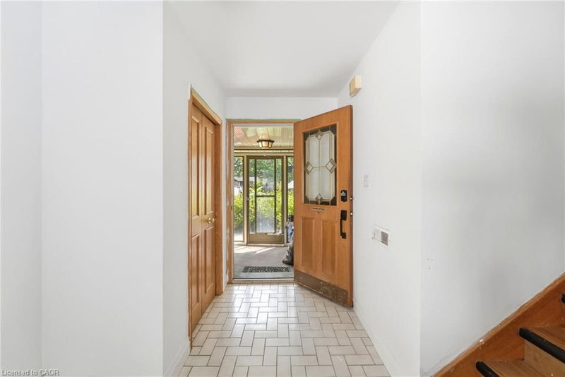 UPPER LEVEL - 58 Tupper Crescent