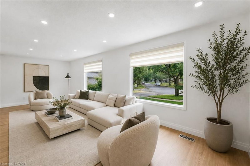 UPPER LEVEL - 58 Tupper Crescent