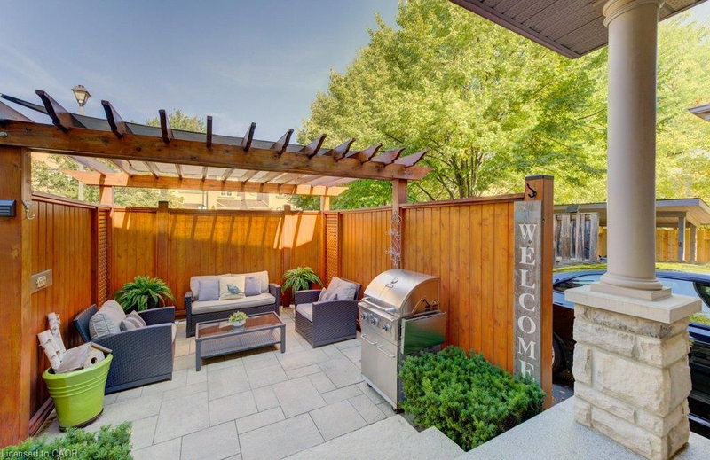 455 Claridge Road photo 5