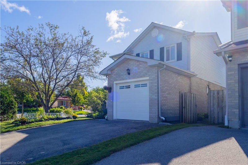 588 Drummerhill Crescent