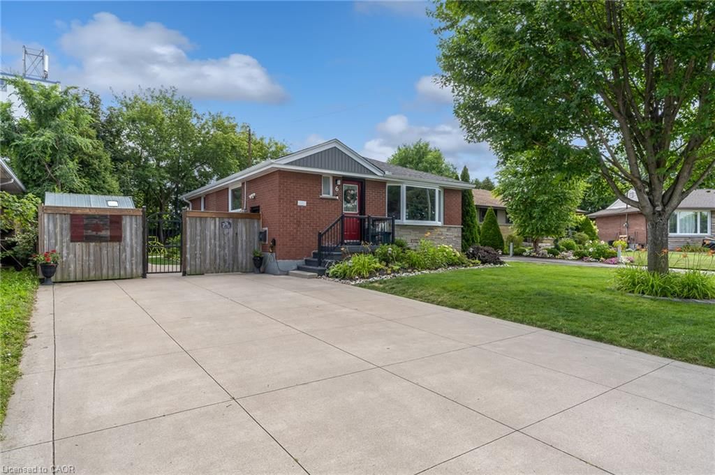 Single Family Residence for sale at 6 Beacon Avenue, Hamilton, ON, L8T 2N3 - Huntington - MLS: 40862955