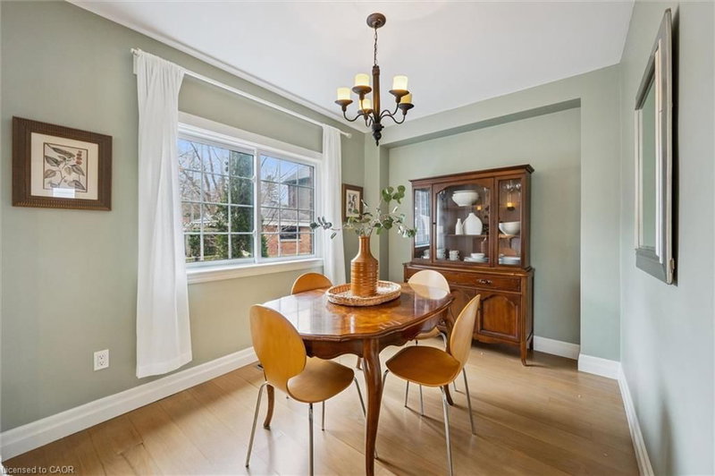 10 Winston Crescent photo 2