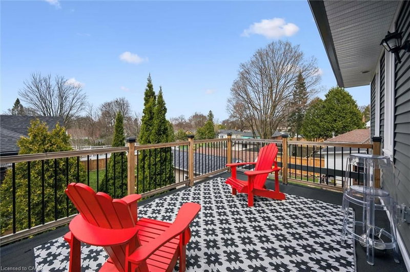 10 Winston Crescent photo 4