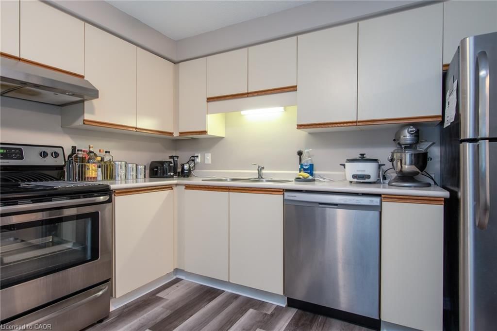 914-35 Green Valley Drive, Kitchener, view 15