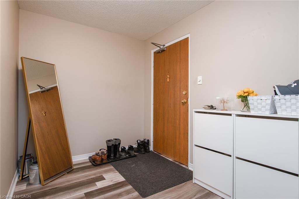 914-35 Green Valley Drive, Kitchener, view 20