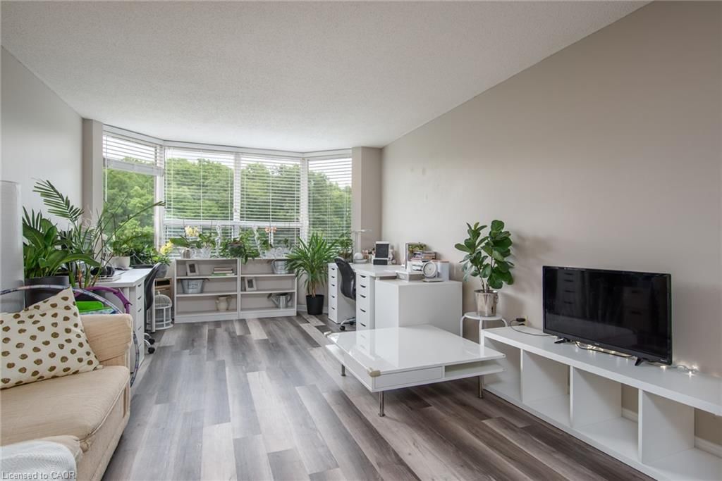 914-35 Green Valley Drive, Kitchener, view 5