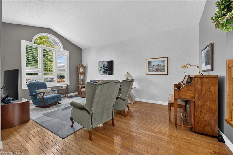106 Kingfisher Avenue photo 5
