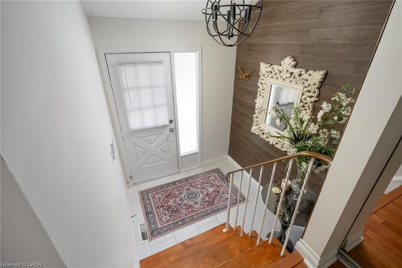 2727 Bucklepost Crescent photo 4