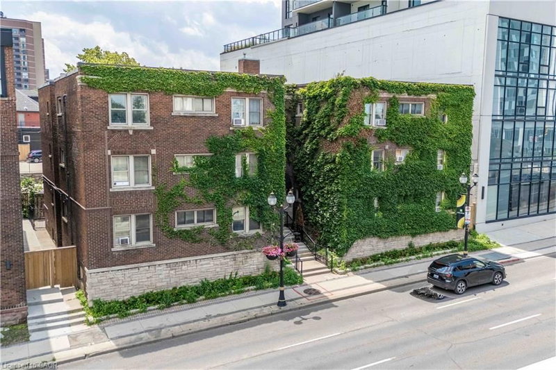 4 - 285 King Street W