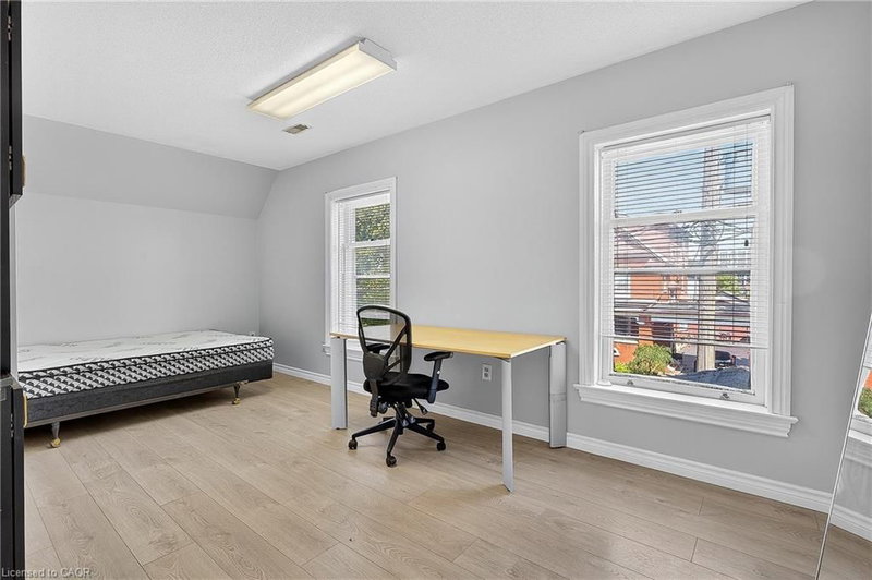 43 Dupont Street E