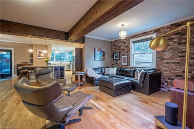 283 Plains Road W