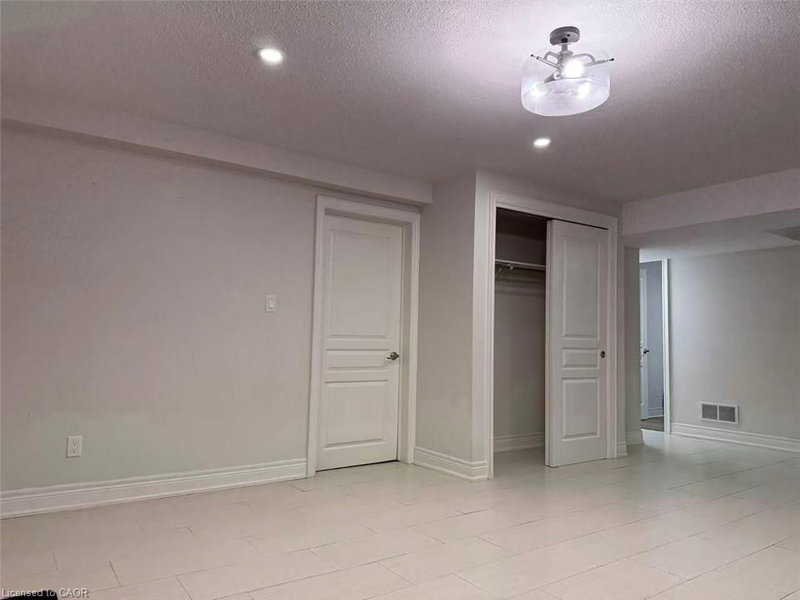 117 Eaglecrest Street photo 4