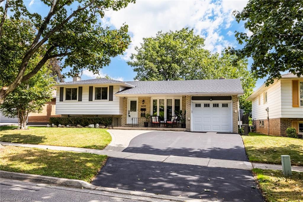 Single Family Residence for sale at 2037 Mountain Grove Avenue, Burlington, ON, L7P 2H8 - Brant Hills - MLS: 40863203