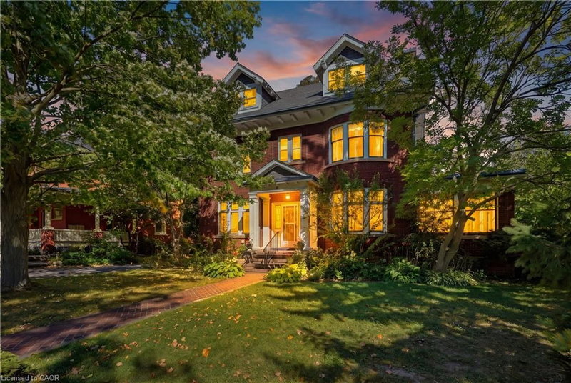 32 Wentworth Avenue