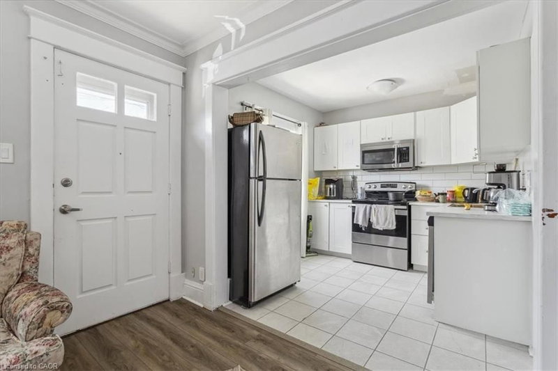 26 Vine Street S photo 5