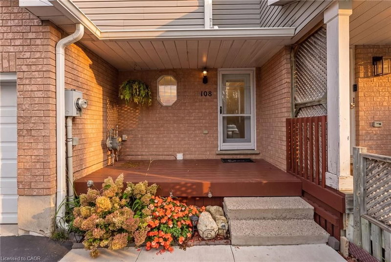 108 Tait Crescent