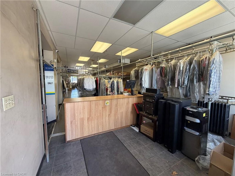 246-248 Ottawa Street N photo 2