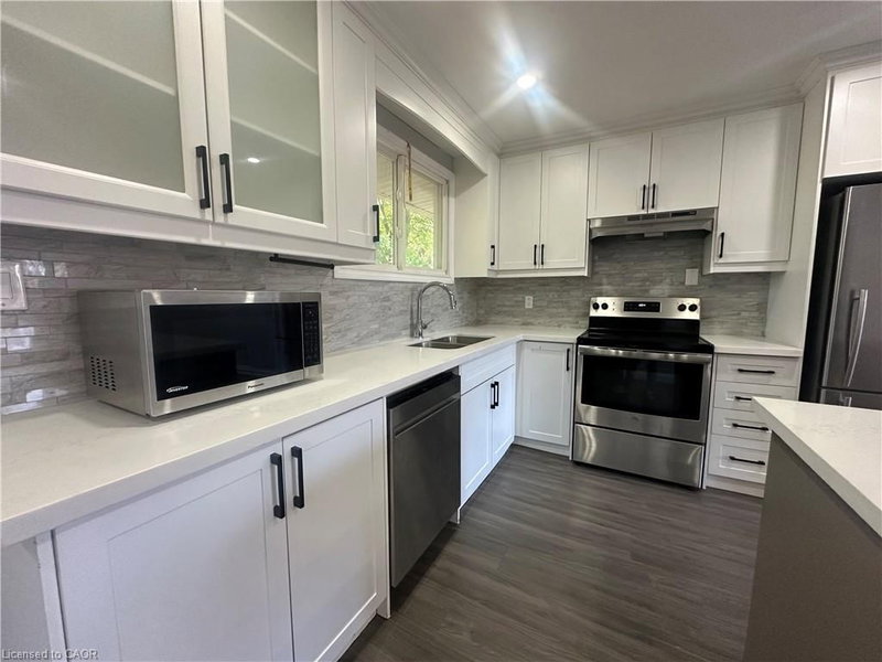 Upper - 16 Poplar Street