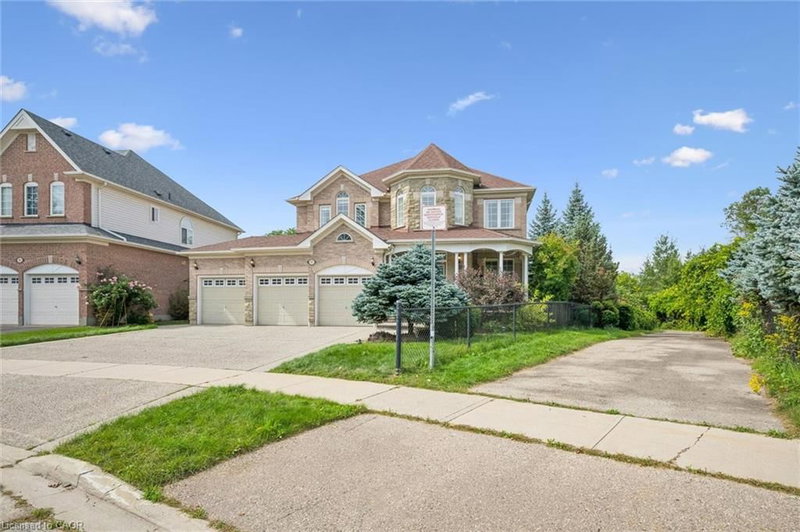517 Topper Woods Crescent