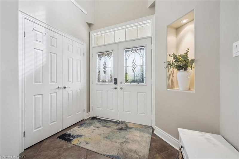 517 Topper Woods Crescent photo 5