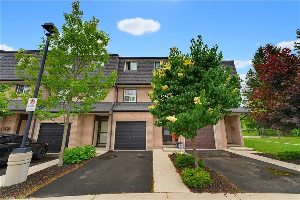 Row/Townhouse for sale at 4-138 Blackhorne Drive, Kitchener, ON, N2E 1Z3 - Laurentian Hills/Country Hills W - MLS: 40863591