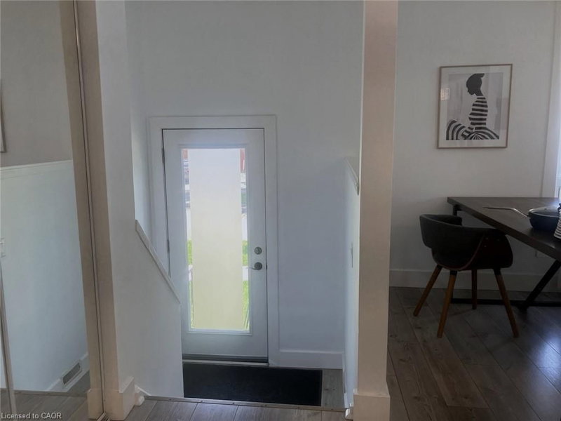 Upper - 17 Mellenby Street