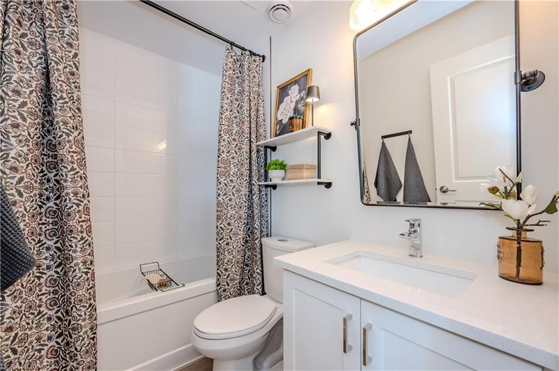 824 Woolwich Street photo 5