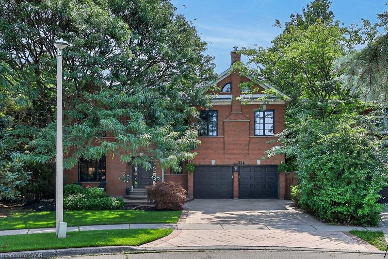 324 Oakridge Court