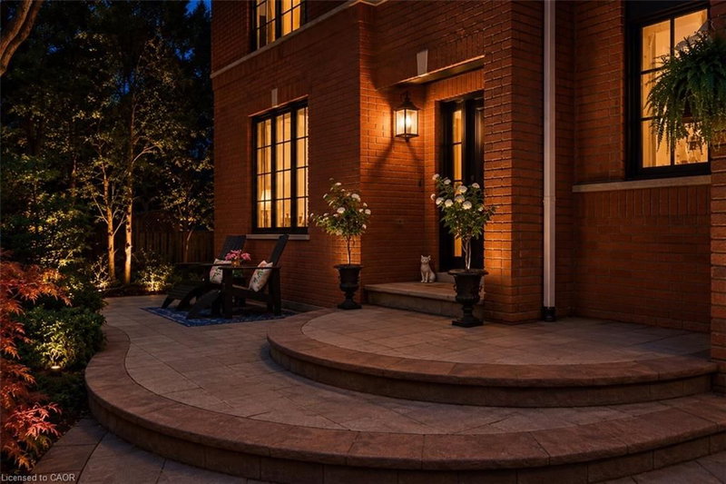 324 Oakridge Court