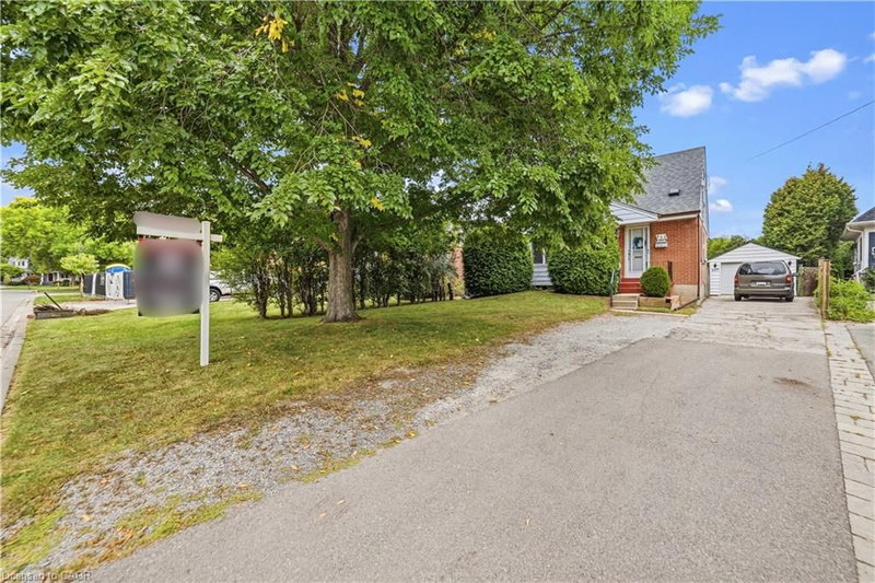 243 Jennings Crescent