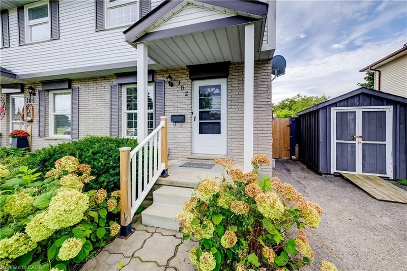 102 Bloomingdale Road N
