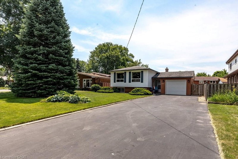 409 Mohawk Road W
