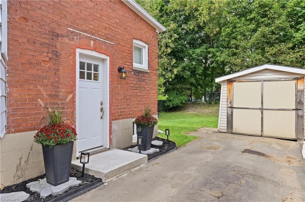 87 Strathcona Avenue — photo 2