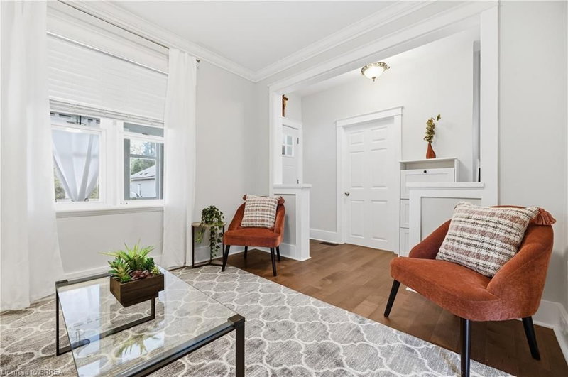 87 Strathcona Avenue photo 5