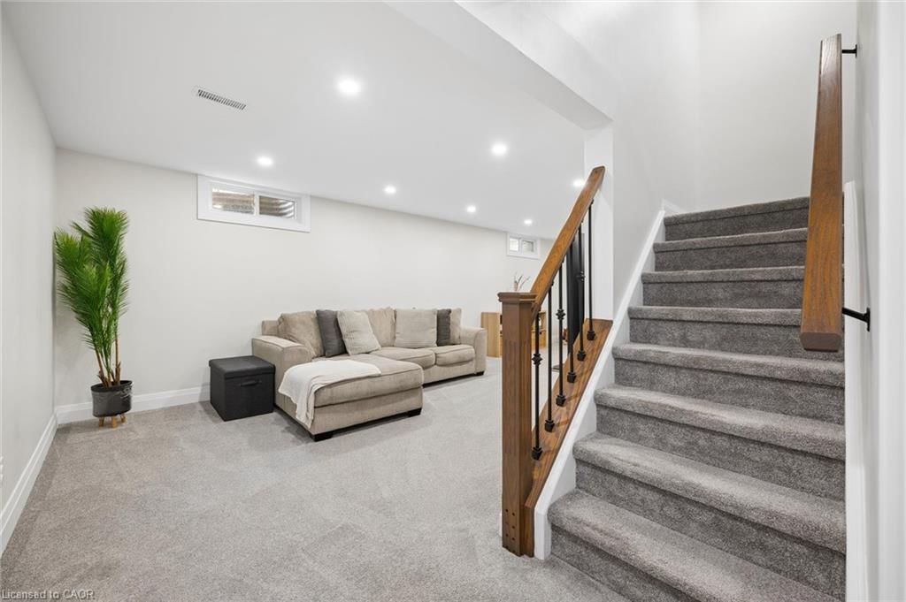 125 Martinglen Crescent, Kitchener, view 24