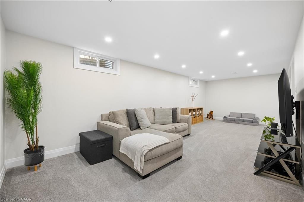 125 Martinglen Crescent, Kitchener, view 25