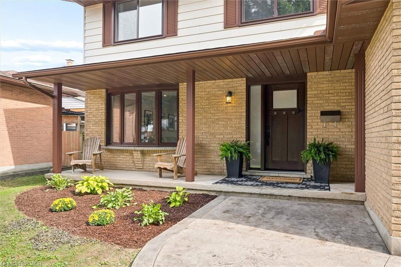 125 Martinglen Crescent