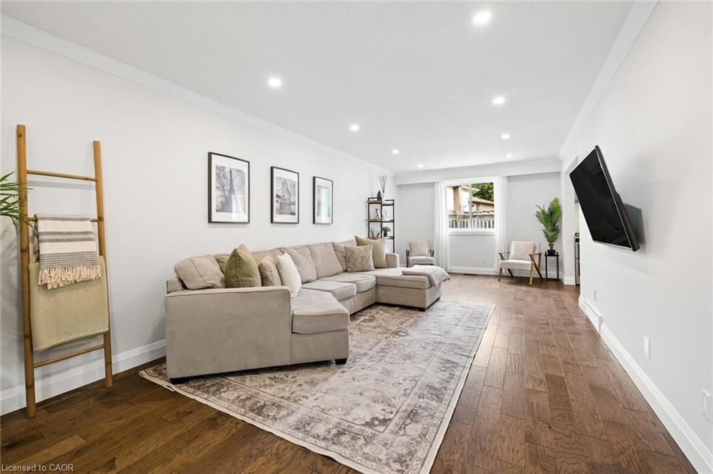 125 Martinglen Crescent, Kitchener, view 5