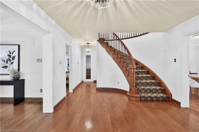 1682 Medallion Court photo 4