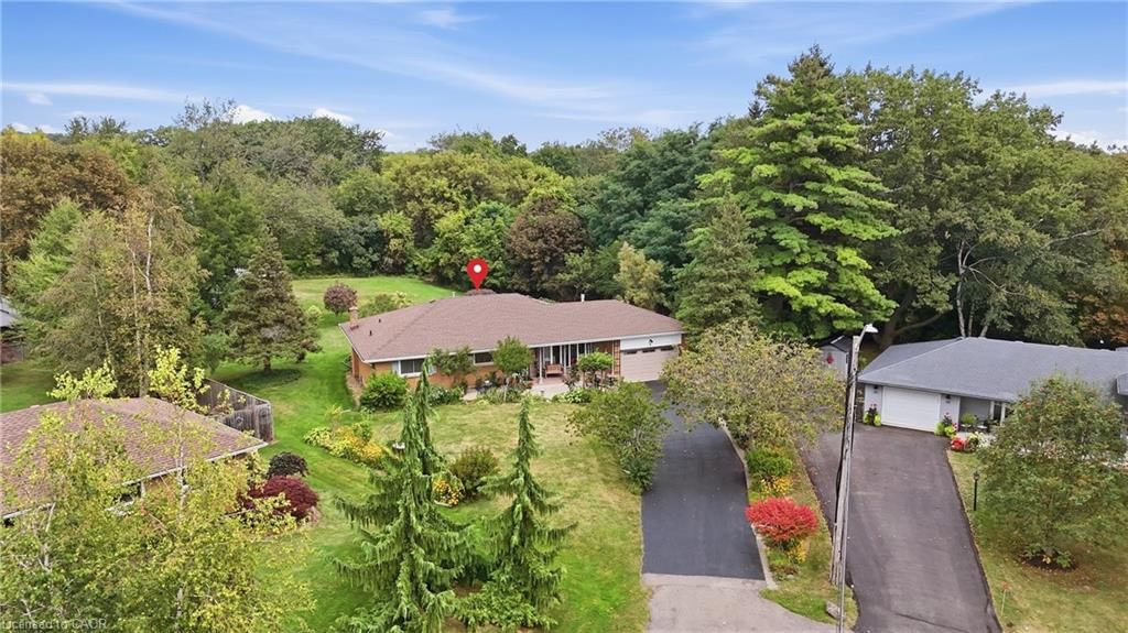 Single Family Residence for sale at 4 Kew Court, Dundas, ON, L9H 5E1 - Flamborough West - MLS: 40863962