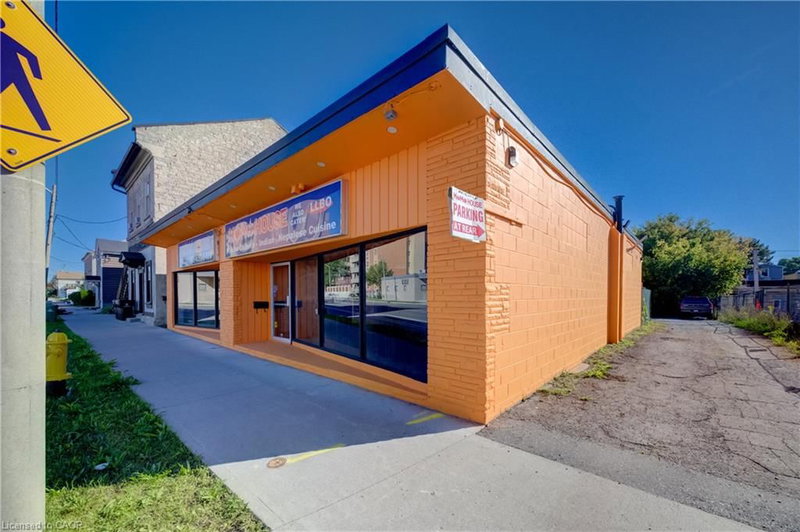 1118 King Street E photo 3